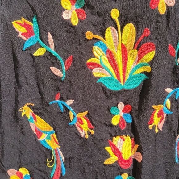 Impressions embroidered black top - Picture 5 of 5